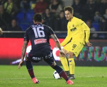 Denis Suárez. (21 años) Quizás uno de los más enchufados de la camada de la generación del 94’ (relevo de La Roja). Ha pasado del ostracismo en Sevilla a que por sus botas se cree gran parte del peligro ofensivo del Villarreal. Lo demostró contra el Real Madrid, ya no es un niño y lo demuestra en partidos importantes. Mucha calidad.