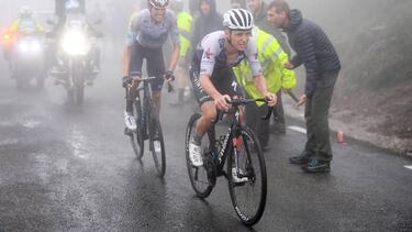 SAN MIGUEL DE AGUAYO, SPAIN - AUGUST 25: (L-R) Enric Mas Nicolau of Spain and Movistar Team and Remco Evenepoel of Belgium and Team Quick-Step - Alpha Vinyl compete in the chase group during the 77th Tour of Spain 2022, Stage 6 a 181,2km stage from Bilbao to Ascensión al Pico Jano. San Miguel de Aguayo 1131m / #LaVuelta22 / #WorldTour / on August 25, 2022 in Pico Jano. San Miguel de Aguayo, Spain. (Photo by Justin Setterfield/Getty Images)