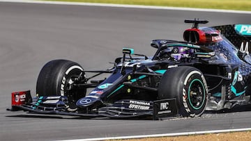 44 HAMILTON Lewis (gbr), Mercedes AMG F1 GP W11 Hybrid EQ Power+, action with a tyre, pneu, puncture during the Formula 1 Pirelli British Grand Prix 2020, from July 31 to August 02, 2020 on the Silverstone Circuit, in Silverstone, United Kingdom - Photo DPPI
 DPPI / AFP7 
 02/08/2020 ONLY FOR USE IN SPAIN