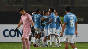 Sporting Cristal's forward Irven Avila (2-R) celebrates with teammates after scoring a goal during the Copa Libertadores third round second leg football match between Peru's Sporting Cristal and Argentina's Huracan at the National Stadium in Lima, on March 16, 2023. (Photo by CRIS BOURONCLE / AFP)