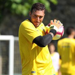 La letra pequeña dificulta la salida de Roberto del Espanyol