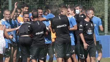 Entrenamiento Deportivo de La Coruña. Pasillo a Noel y a Brais por entrar en la convocatoria de la selección
