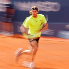 Tsitsipas sigue firme su camino hacia Alcaraz