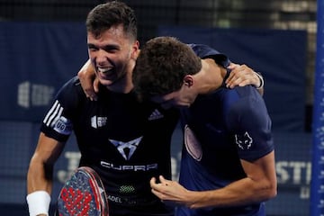 Ale Galán y Juan Lebrón celebran su victoria en el Adeslas Open.