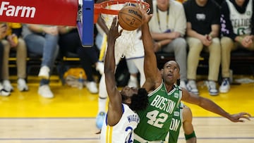 Al Horford bloquea un tiro de Andrew Wiggins