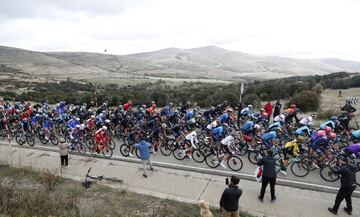 Panorámica del pelotón en la etapa de hoy. 
