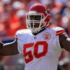 Who is NFL veteran Justin Houston playing for in 2022?
