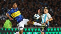 Boca Juniors' Colombian defender Frank Fabra (L) and Racing's Colombian midfielder Juan Fernando Quintero fight for the ball during the all-Argentine Copa Libertadores quarterfinals second leg football match between Racing Club and Boca Juniors, at the El Cilindro (Presidente Juan Domingo Peron) stadium, in Buenos Aires on August 30, 2023. (Photo by Alejandro PAGNI / AFP)