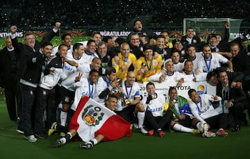 El Corinthians sorprendió al Chelsea en al final del Mundial de Clubes y se llevó el título gracias al solitario gol del peruano Paolo Guerrero en el minuto 68. Habían transcurrido cinco años desde que el Internacional derrotase al Barcelona en la final de 2006: desde entonces, todo habían sido victorias europeas... y será la última hasta el momento.