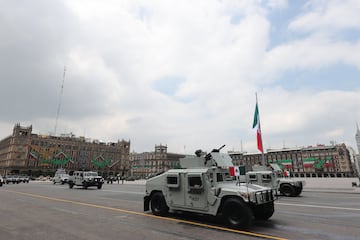 Desfile por la Independencia rinde homenaje a héroes de la salud