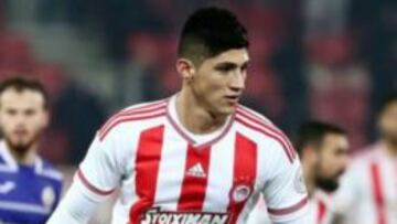 Alan Pulido completó los 90 minutos ante el Asteras Tripoli en el partido de vuelta de los cuartos de final de la Copa de Grecia, certamen en el que ha conseguido un gol.