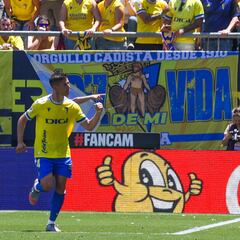 Rubén Alcaraz renueva hasta 2026