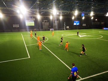Kings League Queens League F¨²tbol Twitch Streamers Espect¨¢culo Kosmos Gerard Piqu¨¦
