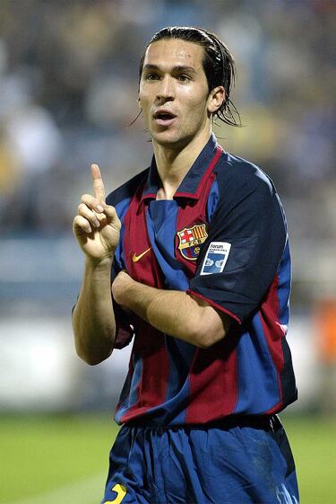 Se formó en las categorías inferiores del Barcelona y, tras varios años de cesiones en diferentes equipos, jugó por fin en primera división en la temporada 2003-2004. En 2004 finalmente se marchó del club blaugrana.