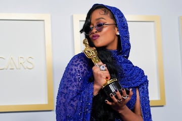 H.E.R.,gandora del Oscar a Mejor Canción por  Fight For You, de la película Judas and the Black Messiah.