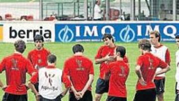 <b>LOS ELEGIDOS. </b>Caparrós no ha escondido sus armas para tratar de sumar la primera victoria. Están todos los nuevos salvo Muñoz y Cuéllar, que empezarán en el banquillo.