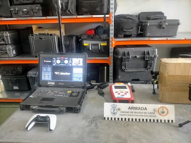 Así trabaja la UNBUDIZ, la unidad especializada en trabajos subacuáticos y desactivación de explosivos de Cádiz