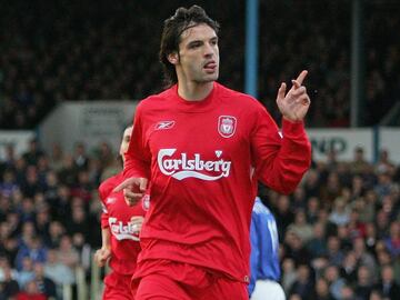 PORTSMOUTH, GREAT BRITAIN - APRIL 20:  Fernando Morientes of Liverpool celebrates scoring Liverpool&#039;s first goal during the FA Barclays Premiership match between Portsmouth and Liverpool, held at Fratton Park on April 20, 2005 in Portsmouth, England.