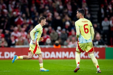 El jugador del Barcelona entra al césped del Parken Stadion en el minuto 68 de partido.