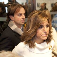 Arantxa and husband told to leave funeral home