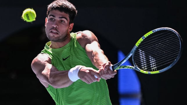 ¿A qué hora juega Alcaraz contra Moutet? TV, dónde y cómo ver su tercer partido en el Open de Australia