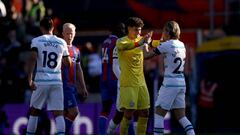 LONDON, ENGLAND - OCTOBER 01: Kepa Arrizabalaga and Conor Gallagher of Chelsea celebrate following their side's victory in the Premier League match between Crystal Palace and Chelsea FC at Selhurst Park on October 01, 2022 in London, England. (Photo by Paul Harding/Getty Images)