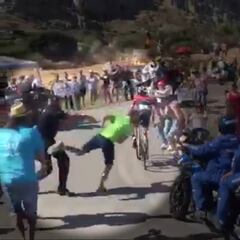 Un Guardia Civil derribó a un espectador y una moto