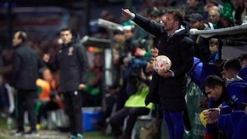 CARBALLINO, SPAIN - DECEMBER 22:  Diego 'Cholo' Simeone, Head Coach of Atletico de Madrid reacts during the Copa del Rey second round match between CD Arenteiro and Atletico de Madrid at Estadio de Espinedo on December 22, 2022 in Carballino, Spain. (Photo by Jose Manuel Alvarez/Quality Sport Images/Getty Images)