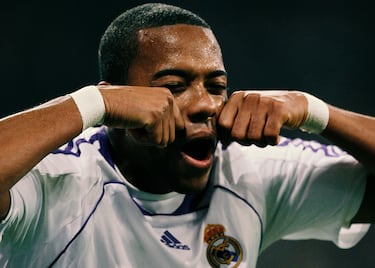 Ágil, veloz, maravillaba con el control. Su debut en Cádiz fue prodigioso, cautivando a todos los aficionados. Pero se fue diluyendo hasta acabar pidiendo su traspaso. Acabó en el Manchester City por algo más de 40 millones de euros.