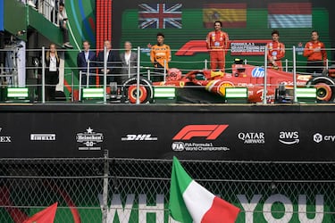 Carlos Sainz, Lando Norris y Charles Leclerc en el podio.