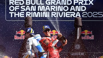 Álex y Márc Márquez celebran sus puestos en el circuito de Misano.