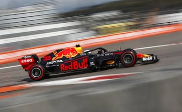 FILE PHOTO: Formula One F1 - Russian Grand Prix - Sochi Autodrom, Sochi, Russia - September 26, 2020. Red Bull's Max Verstappen during practice. Pool via REUTERS/Maxim Shemetov/File Photo