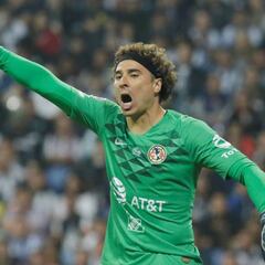 Ochoa se quejó del estado de la cancha del Estadio Azteca