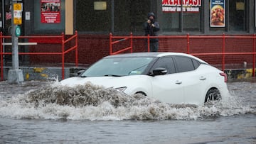 Year after year, New York City sinks between one and two millimeters. Why is this happening? How much do buildings in the Big Apple weigh?