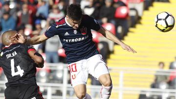 El jugador de Nicolas Oroz celebra con sus compa&ntilde;eros luego de convertir un gol contra Rangers.