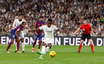 Vinicius lanzó el penalti a su derecha, de manera ajustada, superando la estirada de Ter Stegen.