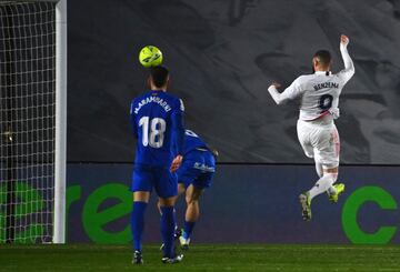 1-0. Karim Benzema marcó el primer gol.