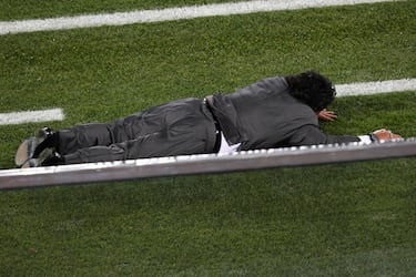 Diego Maradona, entrenador de Argentina, reacciona durante el partido del Grupo B de la Copa Mundial de la FIFA Sudáfrica 2010 entre Grecia y Argentina en el Estadio Peter Mokaba el 22 de junio de 2010 en Polokwane, Sudáfrica.