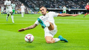 MADRID, 01/09/2024.- El centrocampista del Real Madrid Dani Ceballos durante el partido de la cuarta jornada de LaLiga entre el Real Madrid y el Real Betis, este domingo en el estadio Santiago Bernabéu. EFE/Borja Sánchez-Trillo