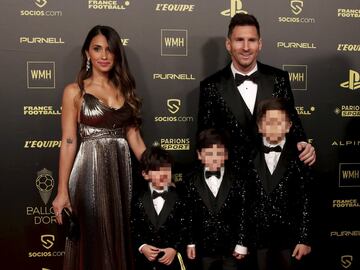 Messi con su mujer Antonella Roccuzzo y sus hijos.