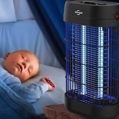 Esta lámpara atrae y elimina mosquitos y otros insectos en espacios de hasta 100 m²