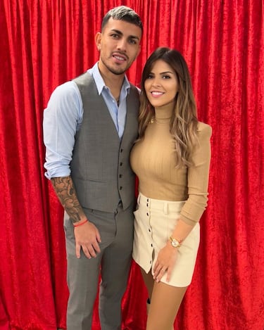 Camila es la esposa de Leandro Paredes, con quien empezó su relación con apenas 14 años.
Ejerce como empresaria, y es que tiene su propia marca de limpieza y cuidado de la piel, la cual lleva su nombre.