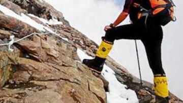 <b>EN EL MANASLU. </b>Pasaban, en uno de los momentos de la ascensión.