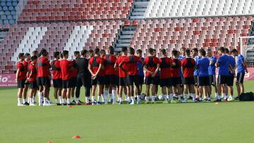 05/08/19 UD ALMERIA ENTRENAMIENTO PRETEMPORADA
NUEVO CUERPO TECNICO DE LA UD ALMERIA CON PEDRO EMANUEL A LA CABEZA COMO ENTRENADOR