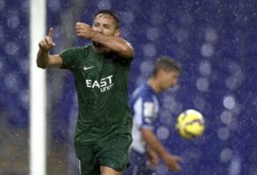 José Luis Morales celebra el 0-1.