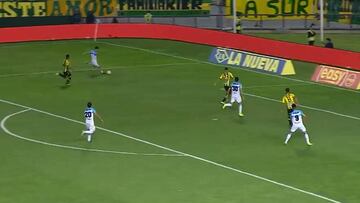 La asistencia de Mena en el gol que aseguró el triunfo de Racing