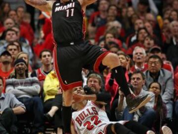 Miami Heat contra Chicago Bulls durante el partido de la Conferencia Este de semifinales de la serie de playoffs de la NBA en Chicago.
