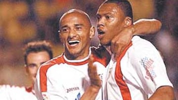 <b>LETALES. </b>Darío Silva y Julio Baptista necesitarón sólo 33 minutos para golear al Cádiz.