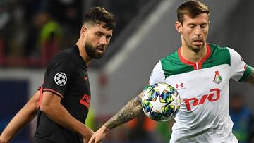 Felipe junto a Smolov durante el partido entre Atl&eacute;tico y Lokomotiv de Mosc&uacute; de la Champions League.