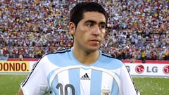 Los internacionales de Argentina presionaron a Basile en 2007 para que no convocara a Riquelme